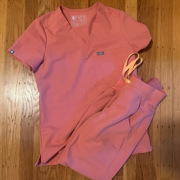 Figs coral scrubs XXS Top / XXSP bottom - Picture 1 of 3